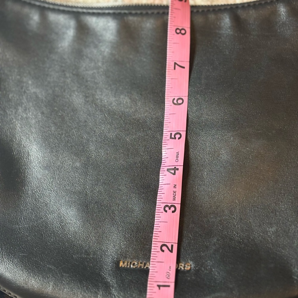 Michael Kors Piper leather messenger bag, medium - Picture 3 of 10